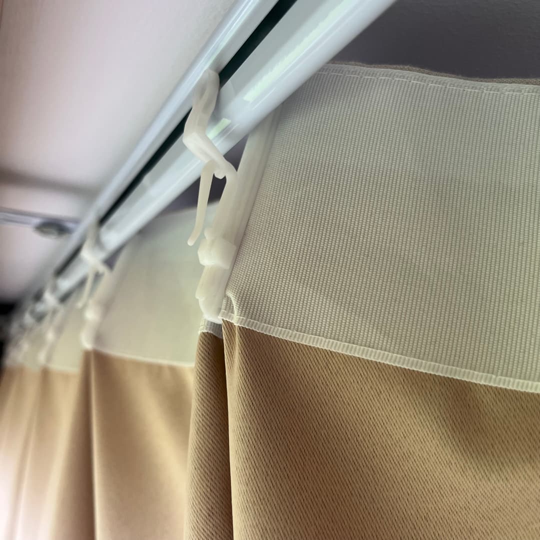 plooi gordijnhaak closeup