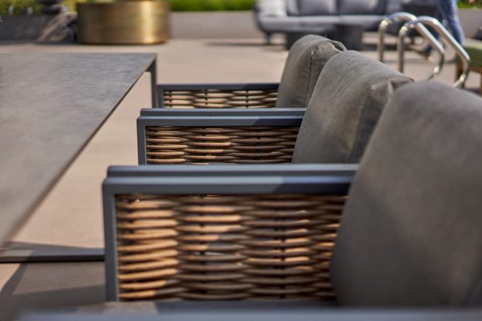 Maak je huis groener door je meubels te combineren met een kunsthaag